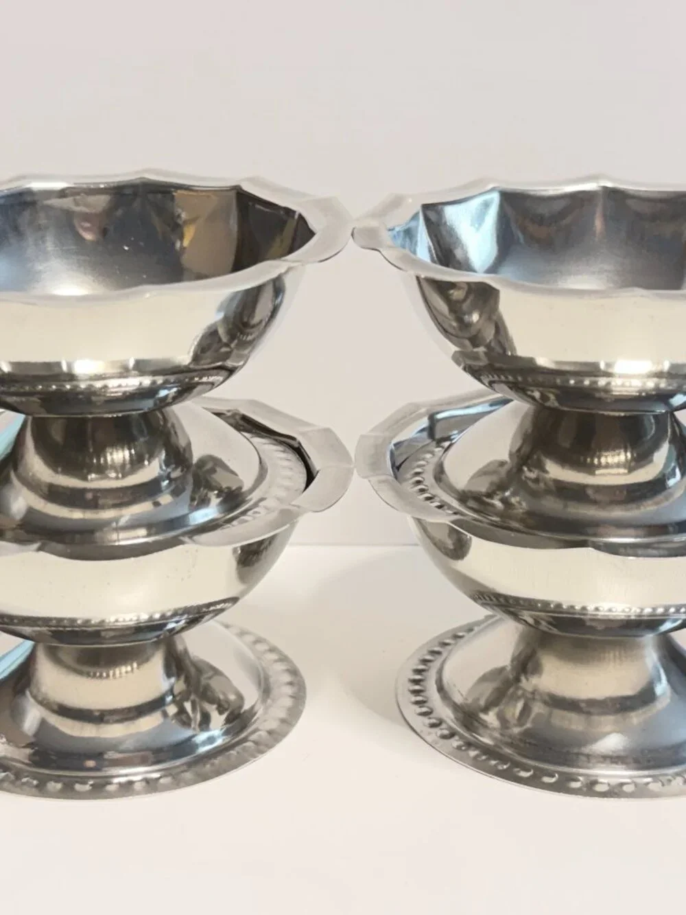 Lot of 4 Thunder Group SLSSD003 3.5oz Stainless Steel Footed Base Sherbit Dish